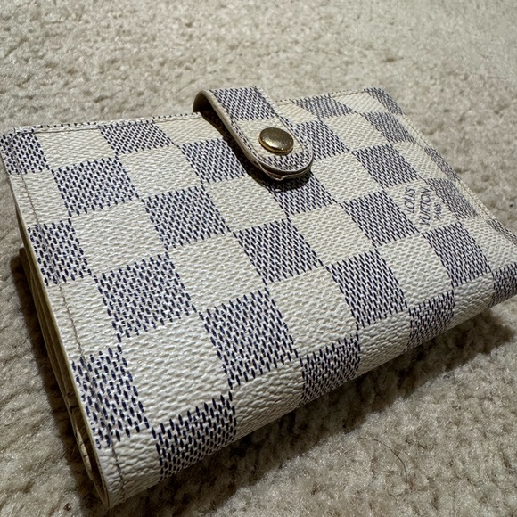 Louis Vuitton Damier Azur Kisslock Wallet - Picture 2 of 11